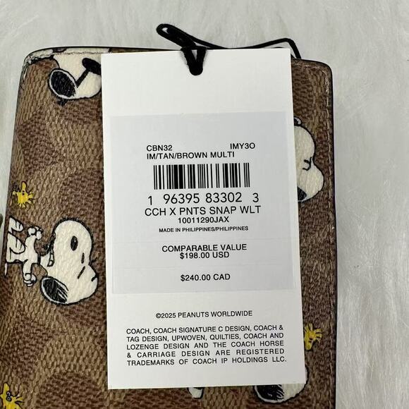 Coach X Peanuts Snap Wallet In Signature Canvas With Snoopy Print In Tan CBN32 - Picture 4 of 5